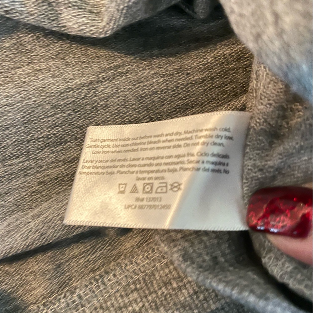 Wildfox Gray Sweatshirt with 'Pour Favor' Design - Picture 10 of 11